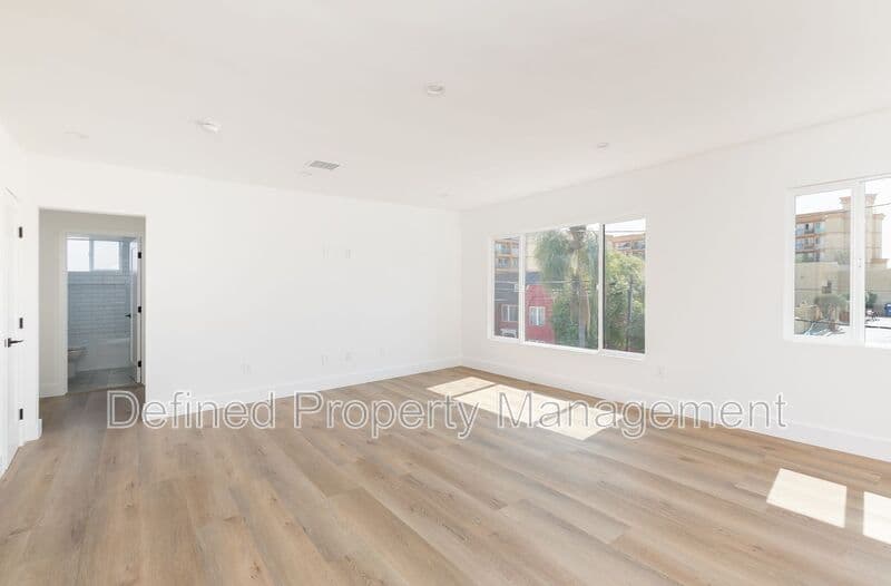 Los Angeles Condo: 5358 Loma Linda Ave