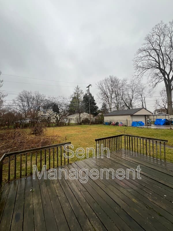 Westland House: 8046 Beatrice