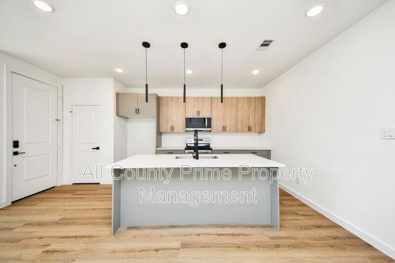 Houston Condo: 5201 Fairchild St