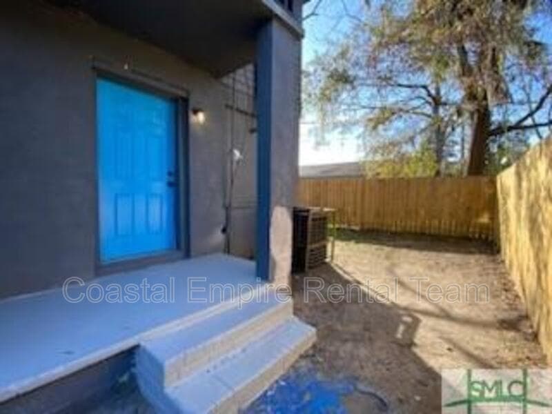 Savannah Condo: 1000 West 53rd Street - Lower Unit