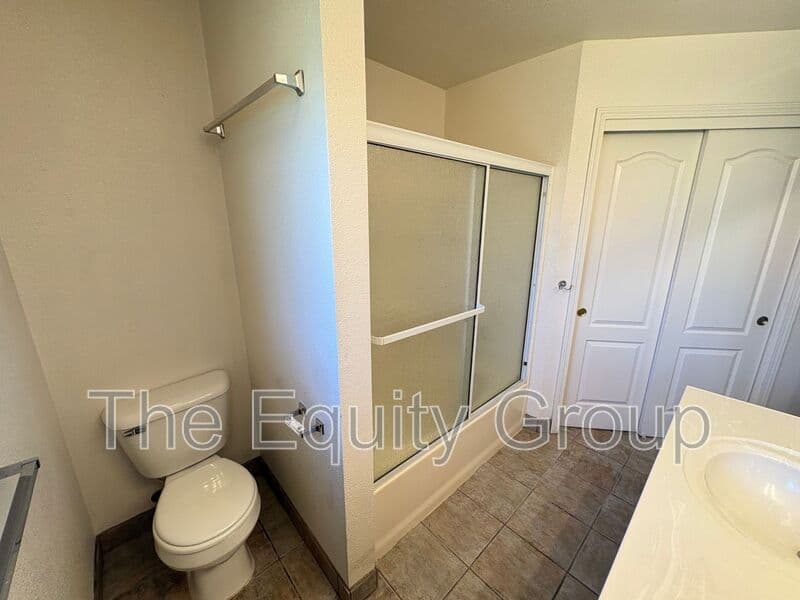 Visalia House: 323 South Citrus Court