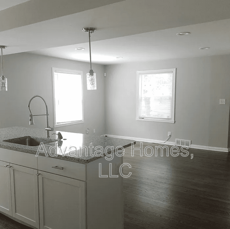 Kansas City House: 415 East 63rd Ter