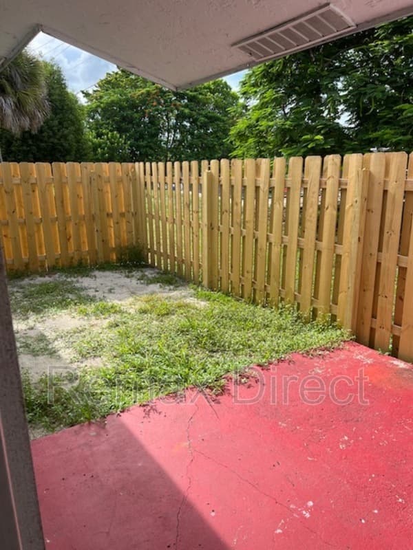 west palm beach Condo: 2675 lakehaven road w