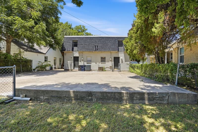 Fort Worth House: 3209 Rogers Avenue