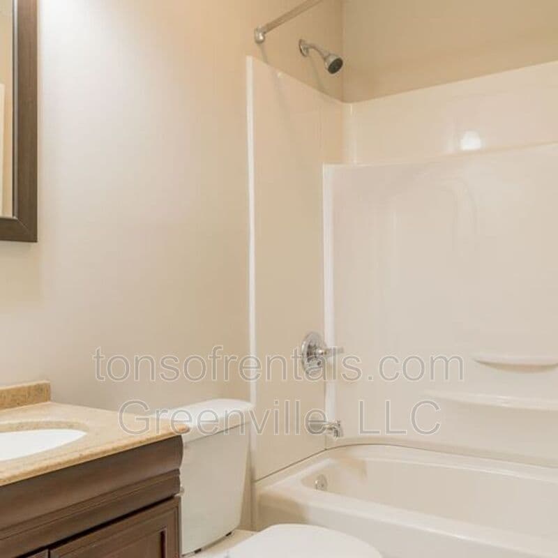 Greer Townhome: 111 Becky Don Drive 15