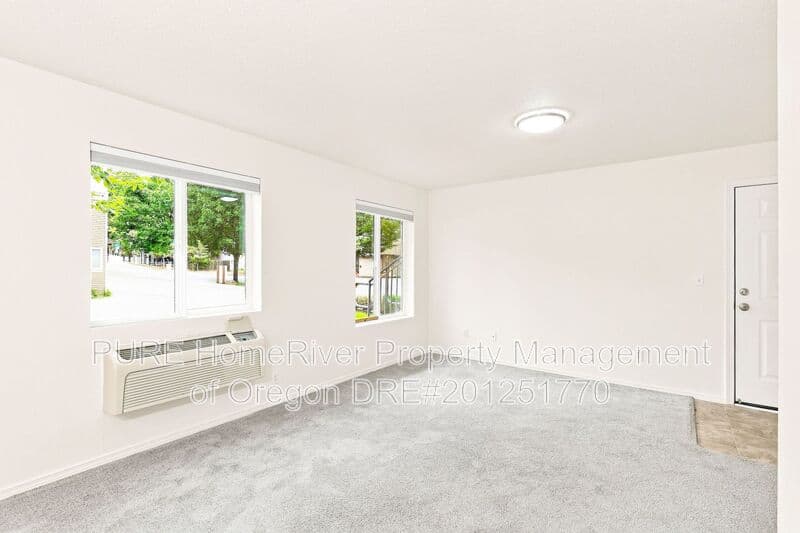 Portland Apartment: 141 NE 147th Ave