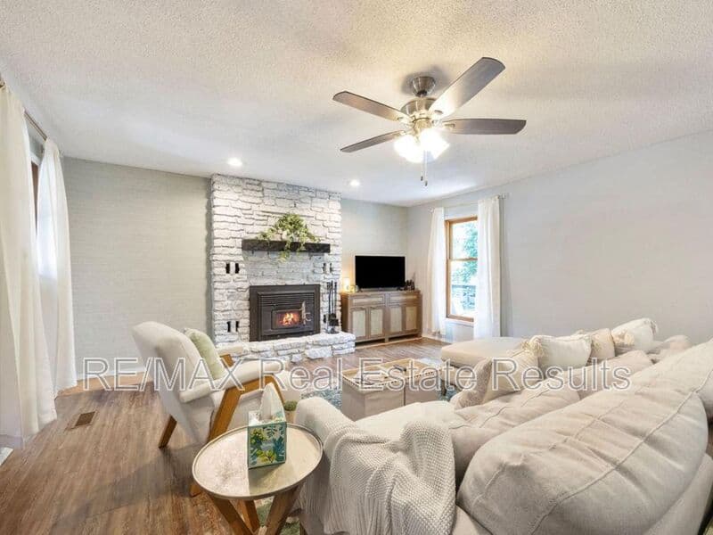 Bella Vista House: 13 Cumbrian Dr