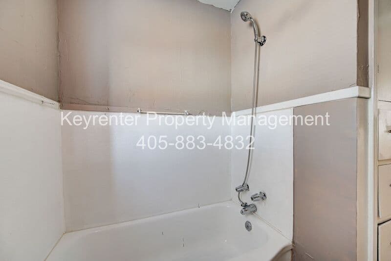 Oklahoma City House: 316 SW 27th St - Unit 4