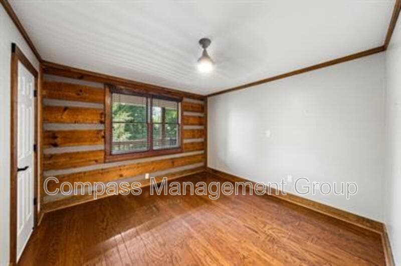 Knoxville House: 2004 Thompson Road
