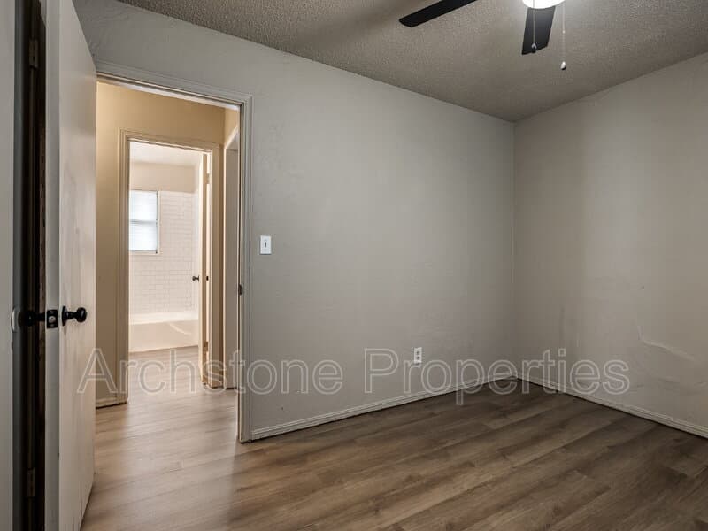 Midwest City House: 1309 Hickory Lane