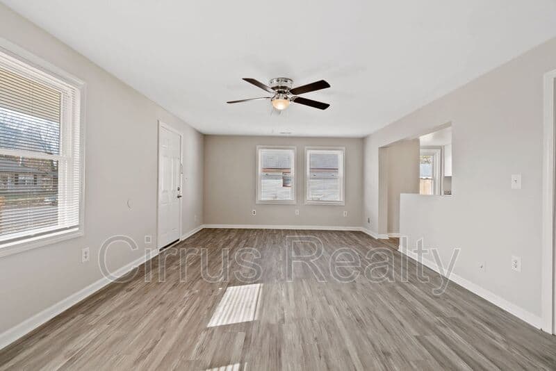Portsmouth House: 6 Worden Pl