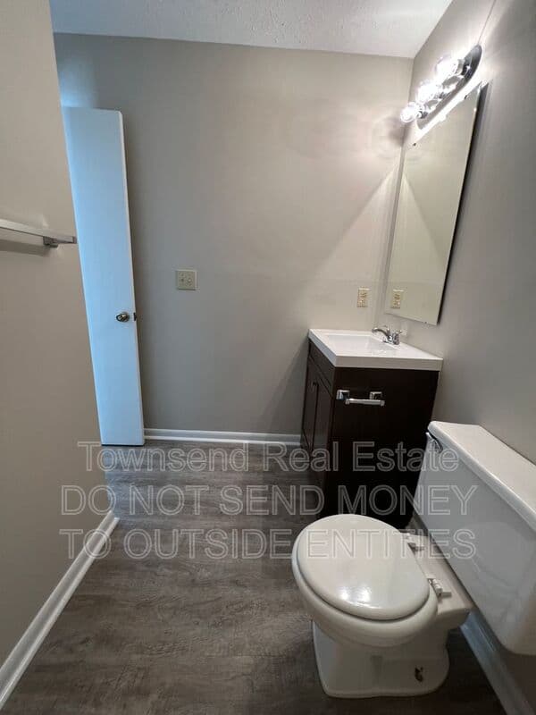 Fayetteville House: 1429B Ireland Dr
