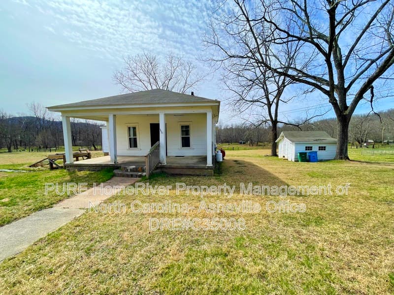 Swannanoa House: 648 Bee Tree Road