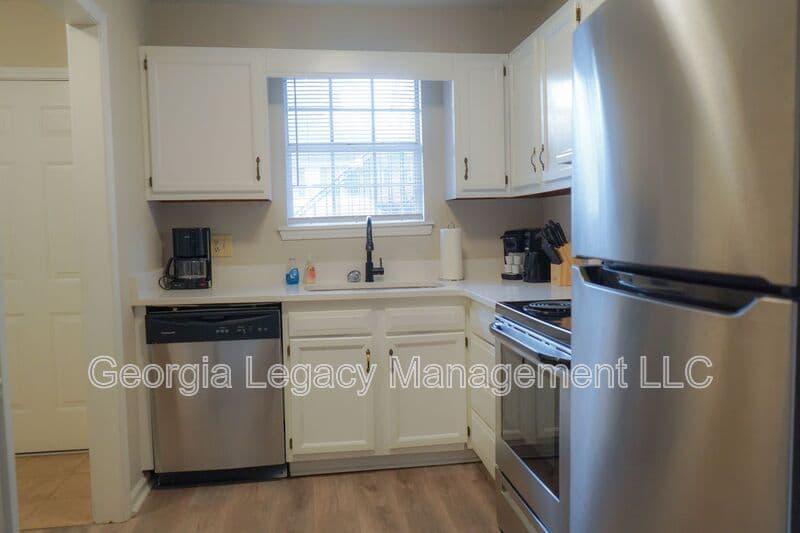 athens House: 1688 Prince Avenue