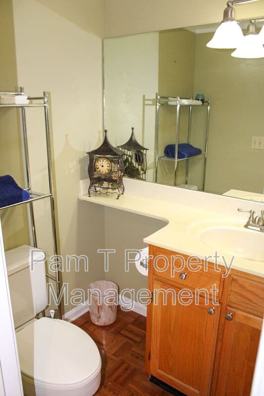 Savannah Condo: 321 Abercorn St.