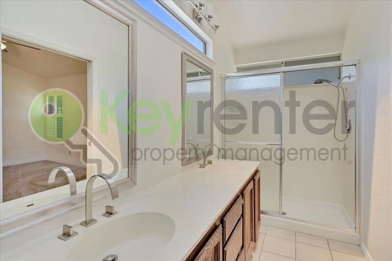 Sacramento House: 8428 Cassatt Way
