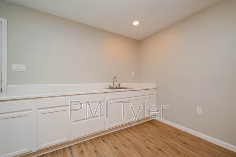 Gilmer House: 1021 N Montgomery St