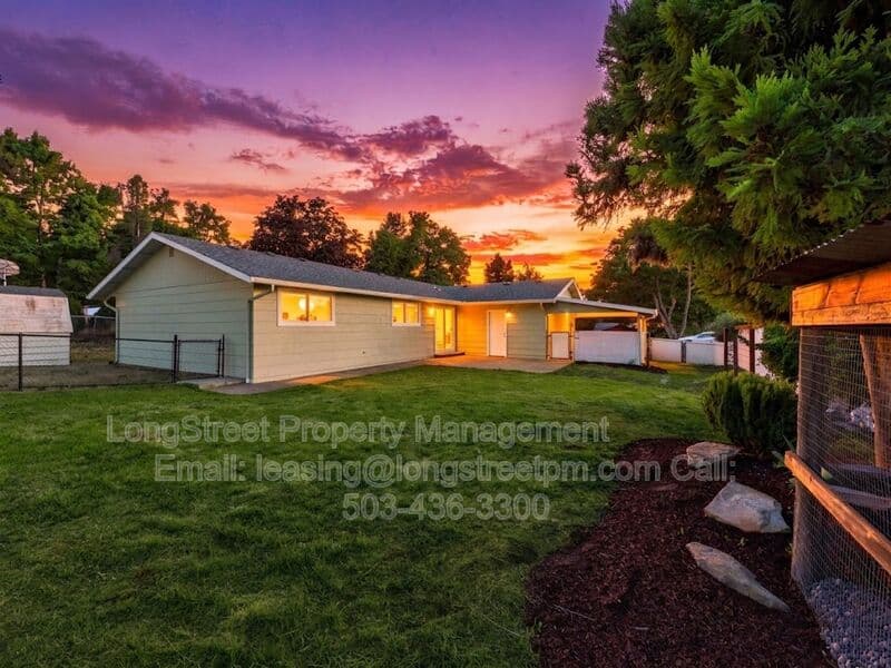 Beavercreek House: 22032 S Dans Ave