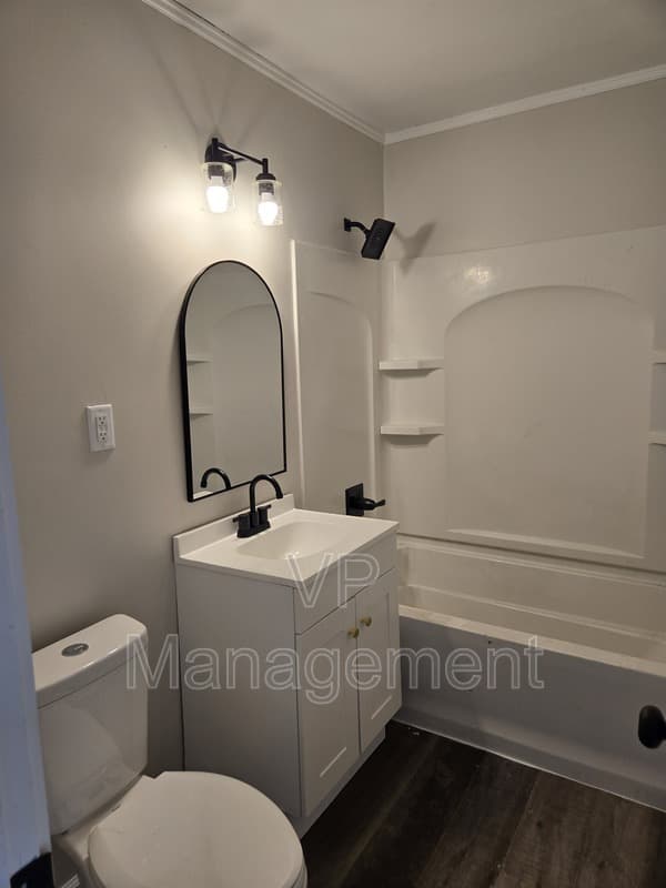 Davenport House: 7425 Oak St