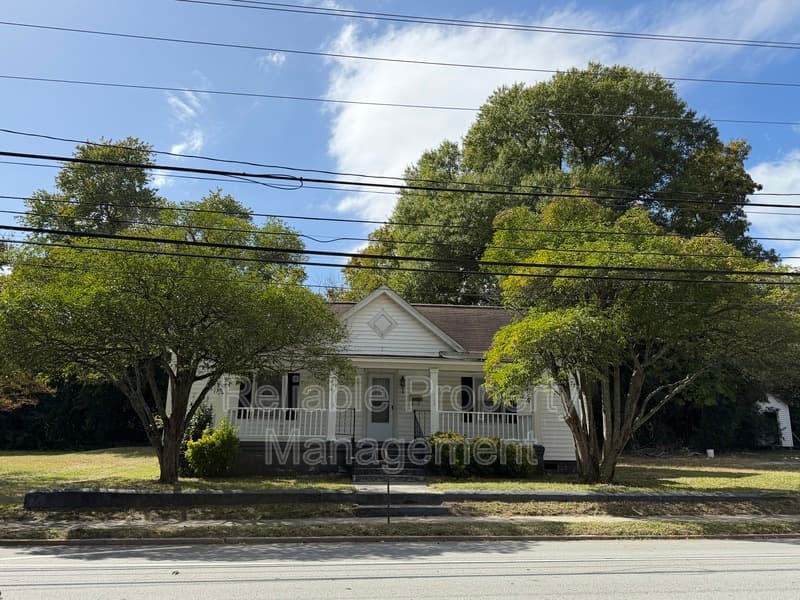 Clayton House: 525 E Main St