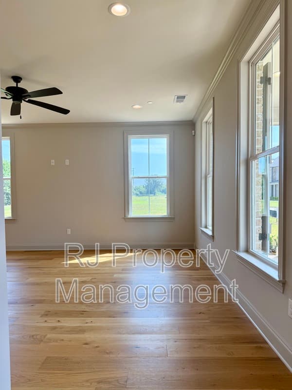 Collierville Townhome: 924 Aldwick Dr