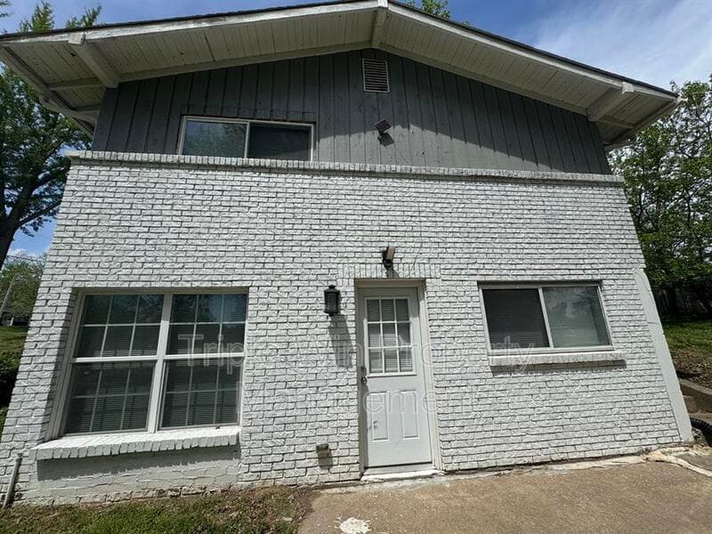 Saint Charles House: 710 Jungs Station Rd