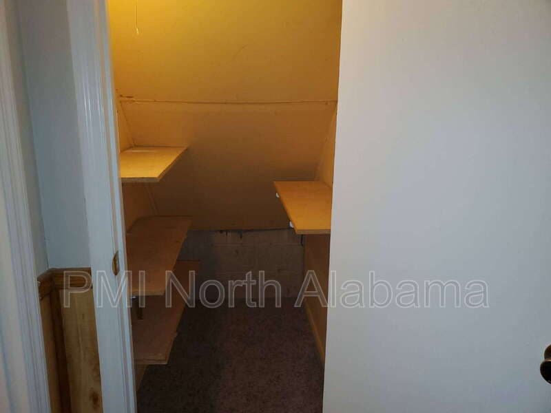Huntsville House: 3017 Deerfield Rd NW