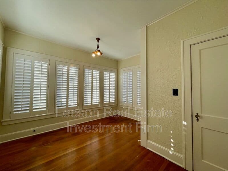 SHREVEPORT House: 458 Forest Ave.