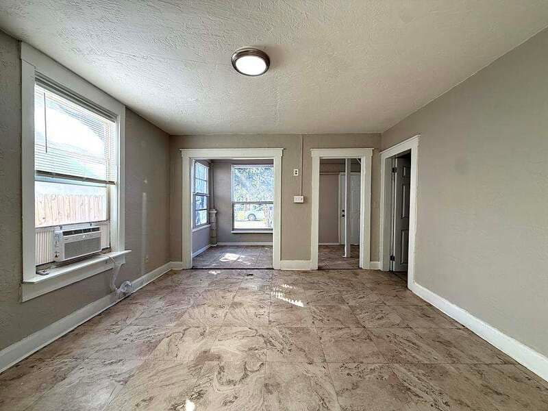 St. Petersburg House: 975 13th Avenue South