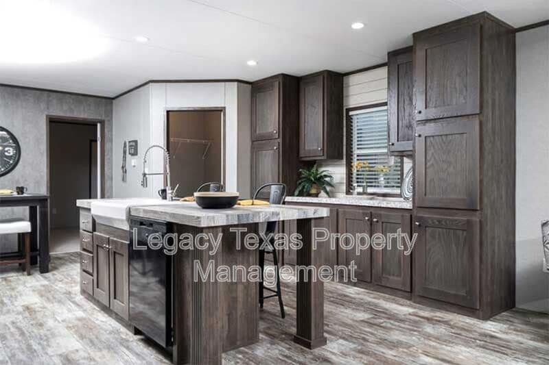 Cleburne Condo: 800 N Old Betsy
