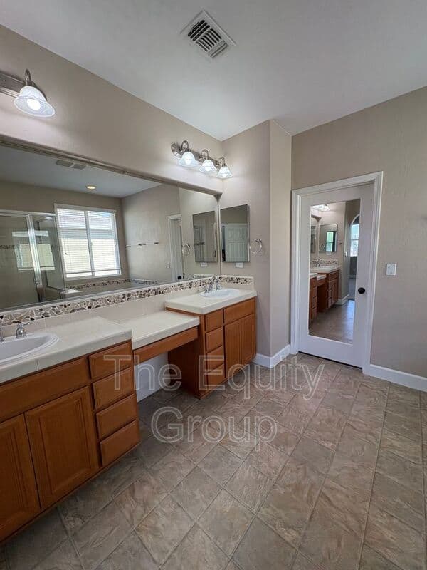 Visalia House: 3116 W Buena Vista