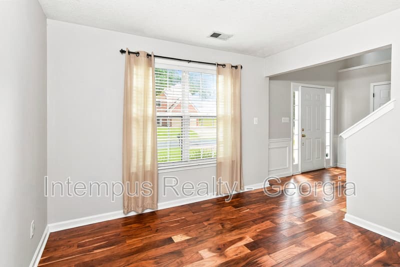 Kennesaw House: 3963 Lullwater Main NW