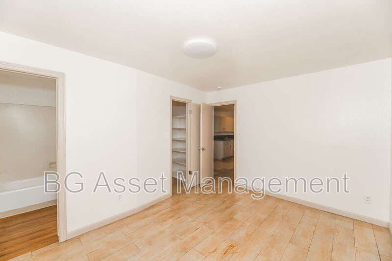 Sacramento Condo: 728 Darina Avenue