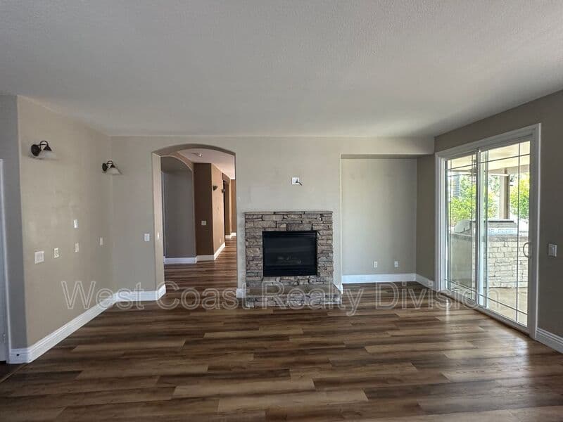 Murrieta House: 26719 Evergreen Avenue