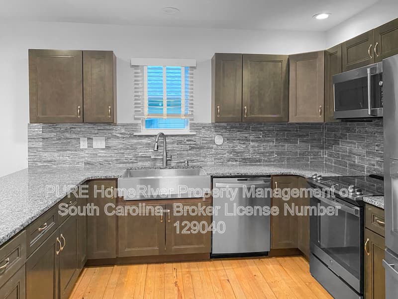 North Charleston House: 1919 Norwood St