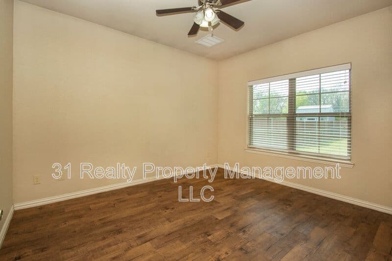 Denison House: 700 E Bullock St