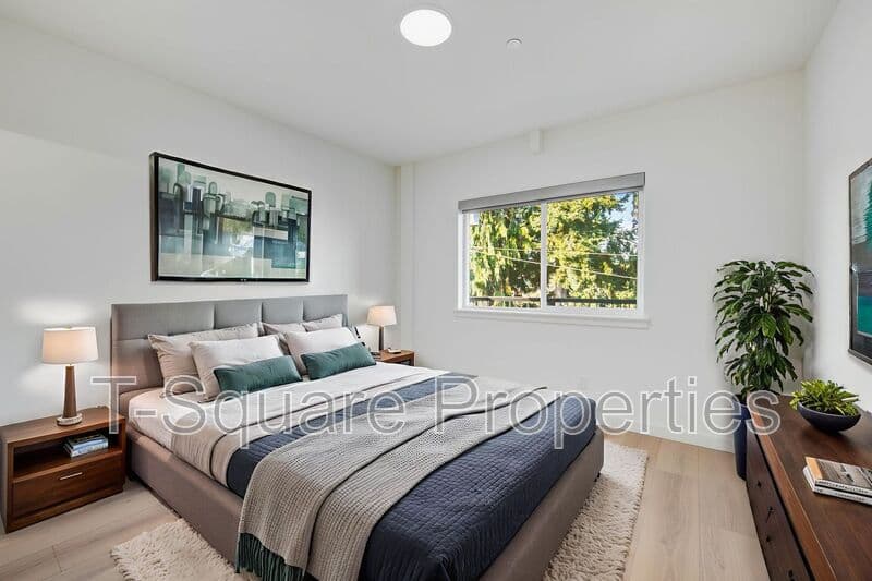 Everett Condo: 3402 Colby Avenue