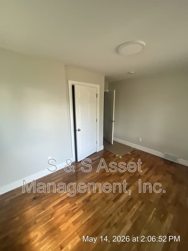 Lansing House: 4106 Stillwell Avenue