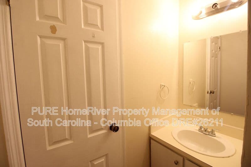 West Columbia House: 403 Charwood Ln