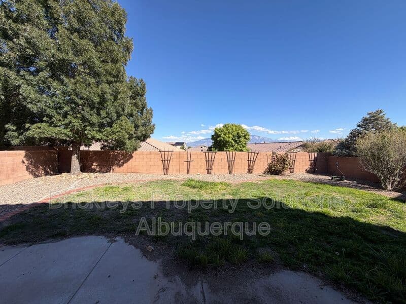 Rio Rancho House: 418 Paseo Roja Pl NE