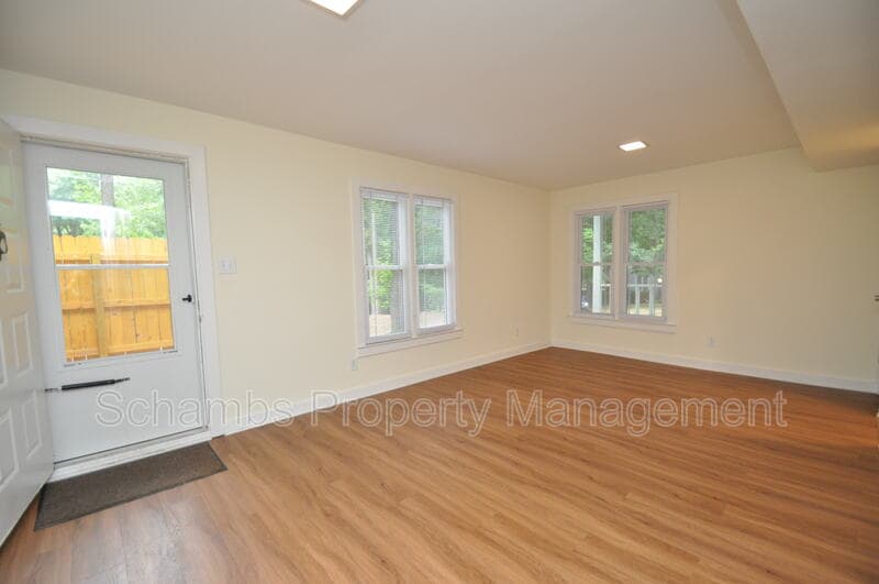 Cary House: 100 Carmichael Ct