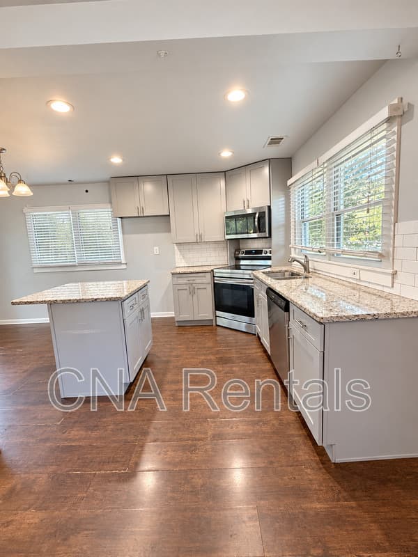 Smyrna House: 584 Taylor Dr SE