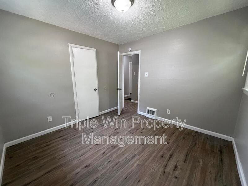 Saint Louis House: 1113 Highmont Dr