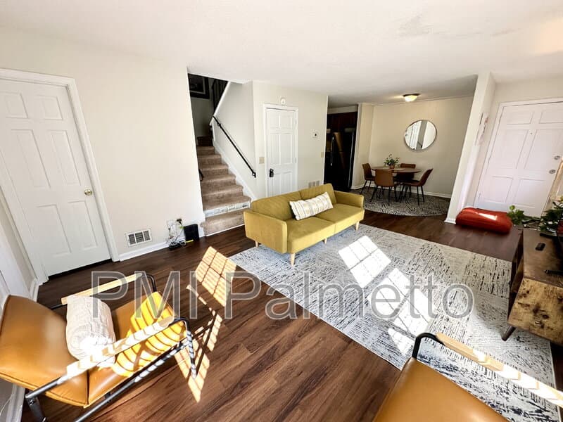 Columbia Condo: 2405 Duncan Street