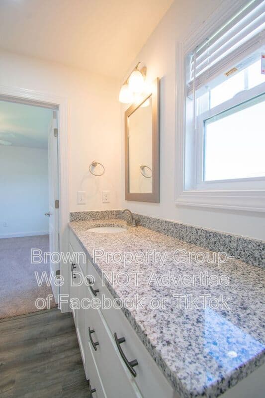 Raeford House: 157 Easy St