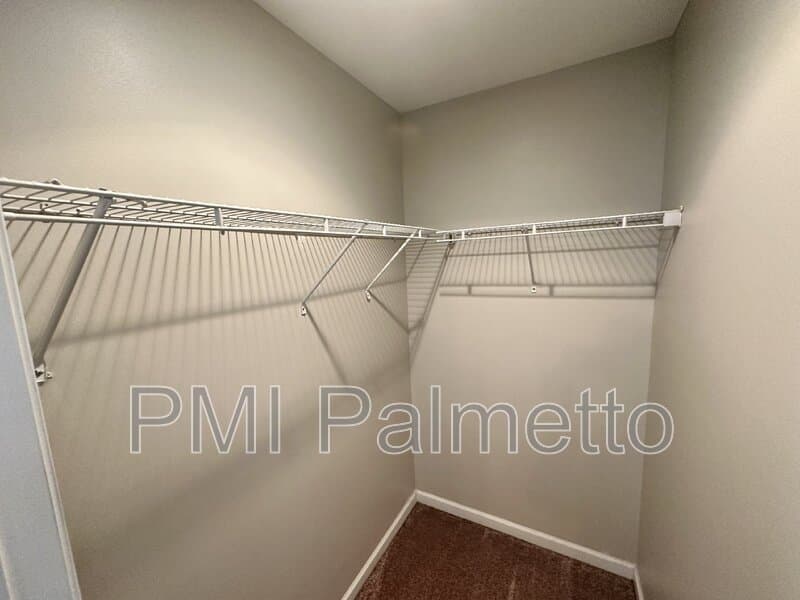 Elgin House: 423 Easy Goer Ct