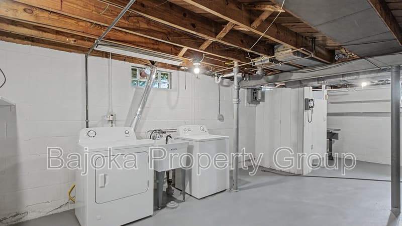 Lincoln Park House: 2957 Fort Park Boulevard