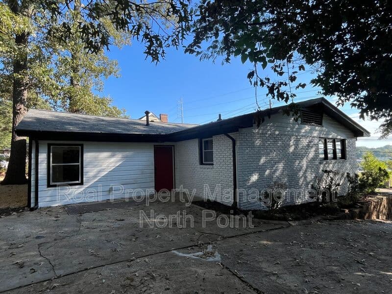 Atlanta House: 1645 Metropolitan Pkwy SW