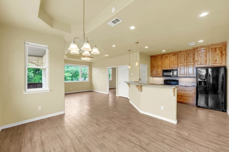 Kingsland House: 623 Skyline Drive