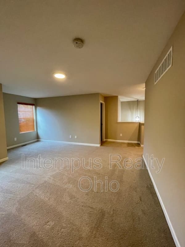 Sunbury House: 7311 Blackwell Dr